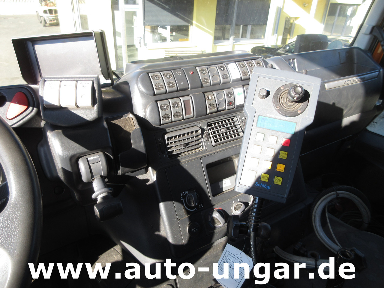 Xe ben, Xe cẩu tự hành IVECO Trakker 360 Kipper Allrad 4x4 Kran Palfinger PK 9002 Kommunalhydraulik Winterdienst Euro 5: hình 27