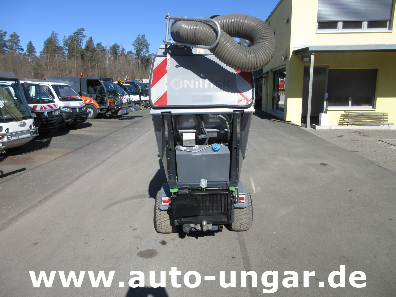 NILFISK Park Ranger 2150 Egholm Geräteträger mit Kehraufbau Baujahr 2018 Perkins - Xe quét đường: hình 4 NILFISK Park Ranger 2150 Egholm Geräteträger mit Kehraufbau Baujahr 2018 Perkins - Xe quét đường: hình 4