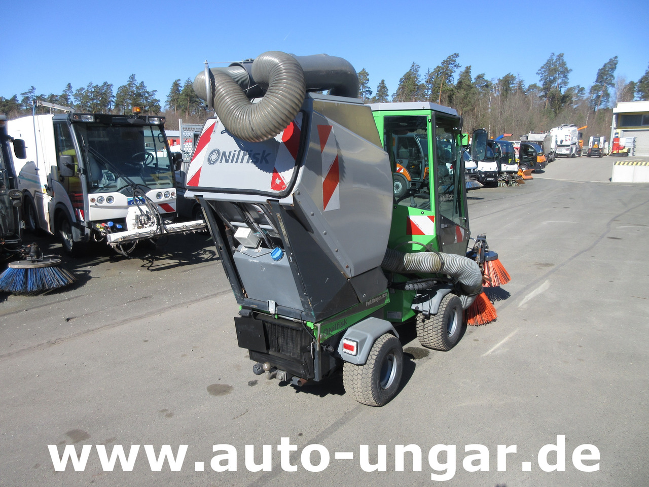 NILFISK Park Ranger 2150 Egholm Geräteträger mit Kehraufbau Baujahr 2018 Perkins - Xe quét đường: hình 3 NILFISK Park Ranger 2150 Egholm Geräteträger mit Kehraufbau Baujahr 2018 Perkins - Xe quét đường: hình 3
