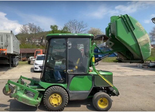 John Deere 1565 Serie II 4WD + MCS 600H - Máy cắt cỏ vườn: hình 2 John Deere 1565 Serie II 4WD + MCS 600H - Máy cắt cỏ vườn: hình 2