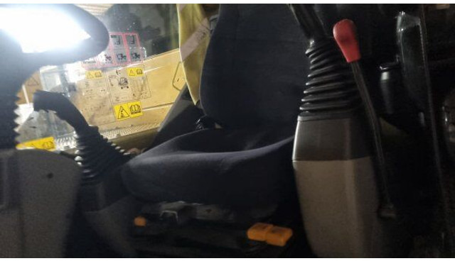 Komatsu PW 138 MR - Máy xúc bánh lốp: hình 4 Komatsu PW 138 MR - Máy xúc bánh lốp: hình 4