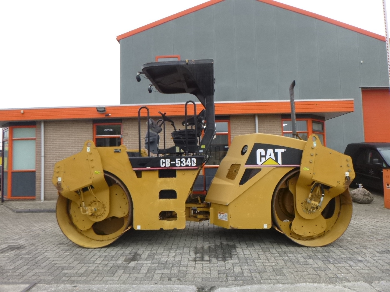 CATERPILLAR CB-534D - Máy lăn đường: hình 1 CATERPILLAR CB-534D - Máy lăn đường: hình 1