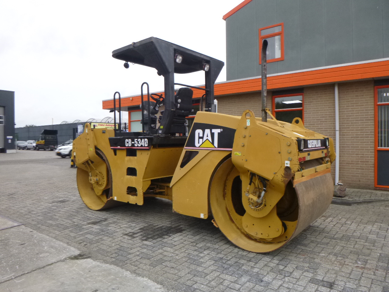CATERPILLAR CB-534D - Máy lăn đường: hình 2 CATERPILLAR CB-534D - Máy lăn đường: hình 2