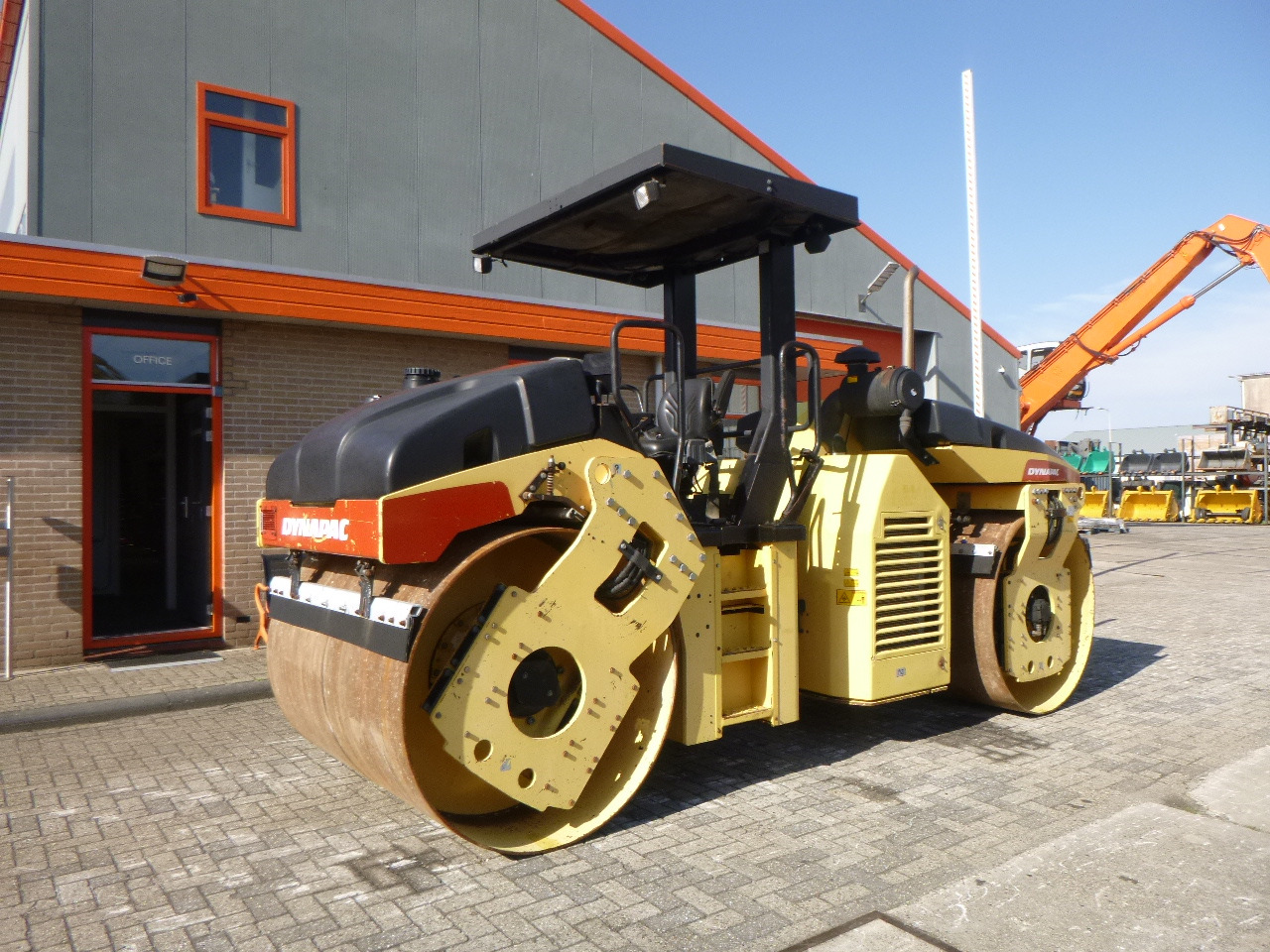 DYNAPAC CC432V - Máy lăn đường: hình 3 DYNAPAC CC432V - Máy lăn đường: hình 3