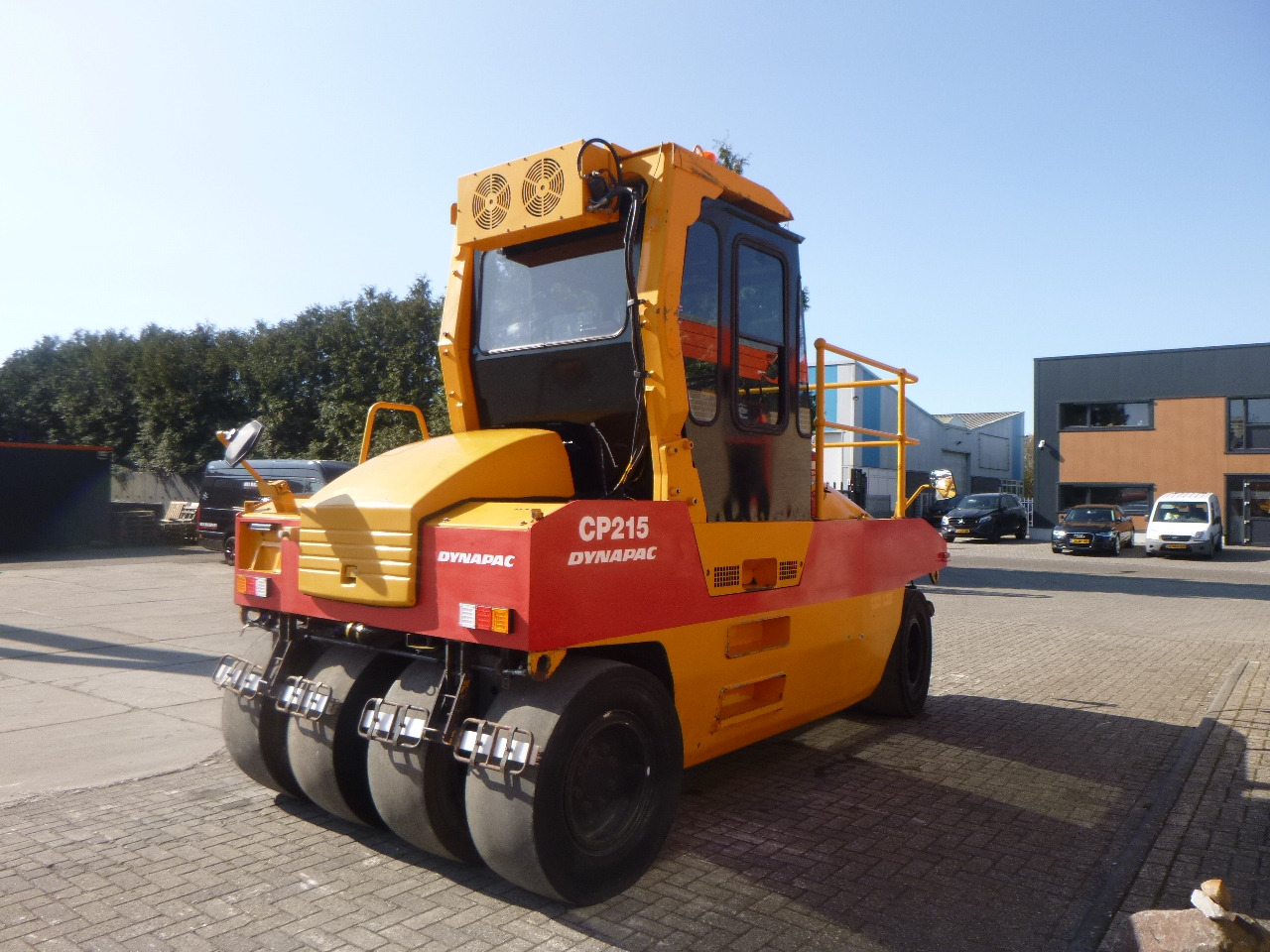 DYNAPAC CP215(HITACHI) - Máy lăn khí nén: hình 4 DYNAPAC CP215(HITACHI) - Máy lăn khí nén: hình 4