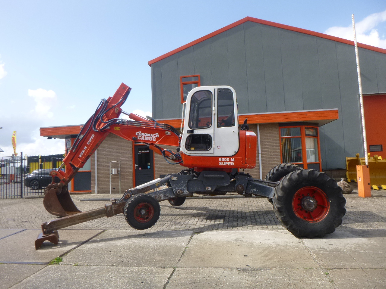 EUROCOMACH 6500M Super - Máy xúc đi bộ: hình 1 EUROCOMACH 6500M Super - Máy xúc đi bộ: hình 1