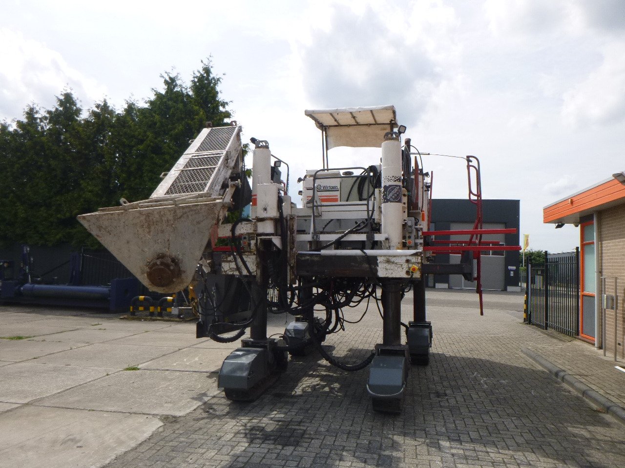 WIRTGEN SP250 - Máy trải bê tông xi măng: hình 2 WIRTGEN SP250 - Máy trải bê tông xi măng: hình 2