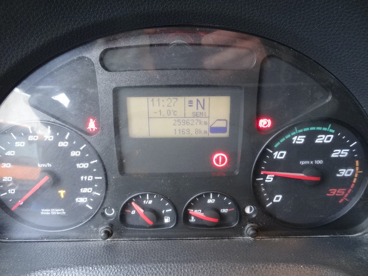 Iveco EuroCargo 120E25 Fassi F38 - Xe tải thùng lửng/ Phẳng, Xe cẩu tự hành: hình 4 Iveco EuroCargo 120E25 Fassi F38 - Xe tải thùng lửng/ Phẳng, Xe cẩu tự hành: hình 4