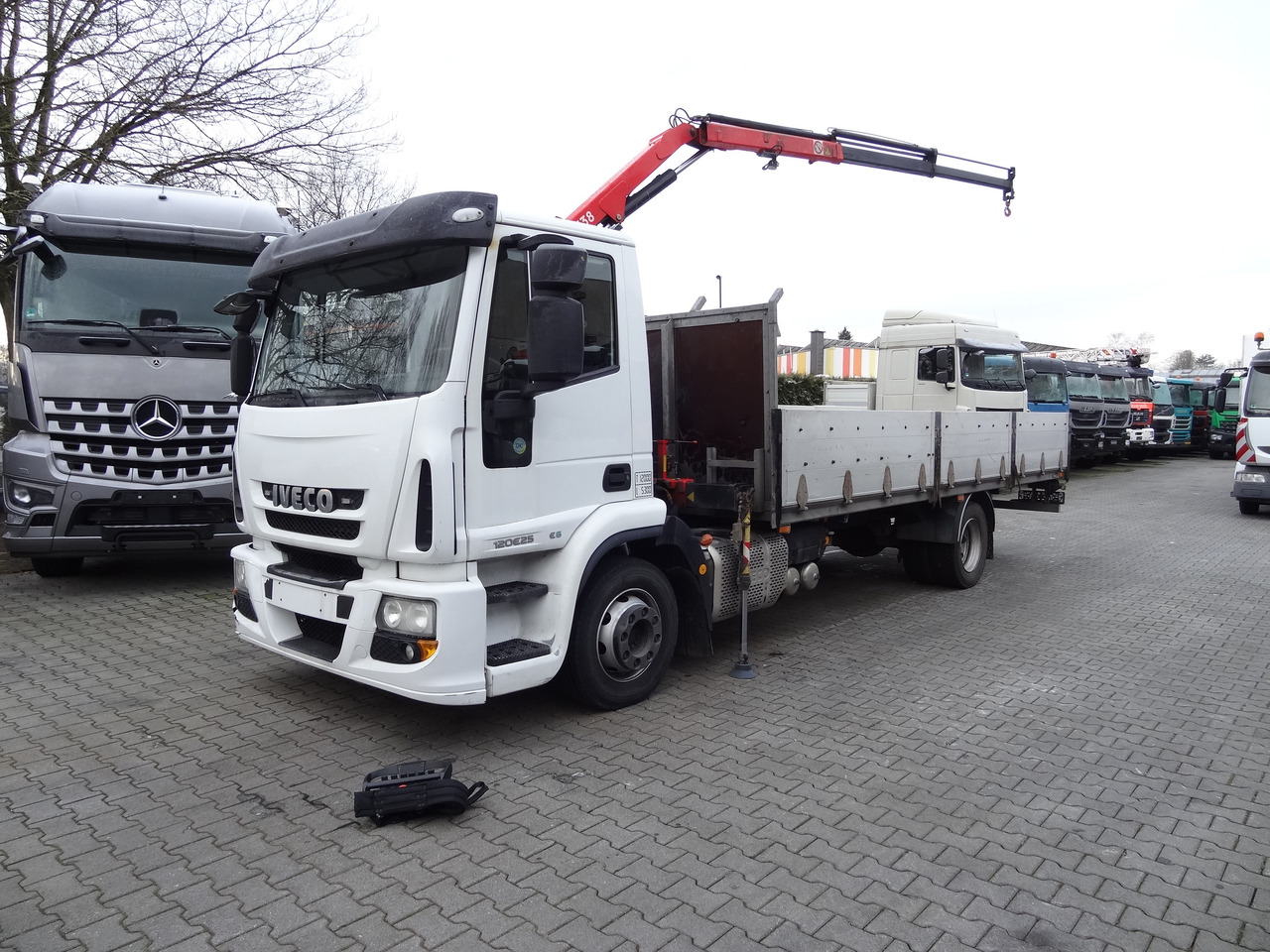 Iveco EuroCargo 120E25 Fassi F38 - Xe cẩu tự hành, Xe tải thùng lửng/ Phẳng: hình 1 Iveco EuroCargo 120E25 Fassi F38 - Xe cẩu tự hành, Xe tải thùng lửng/ Phẳng: hình 1
