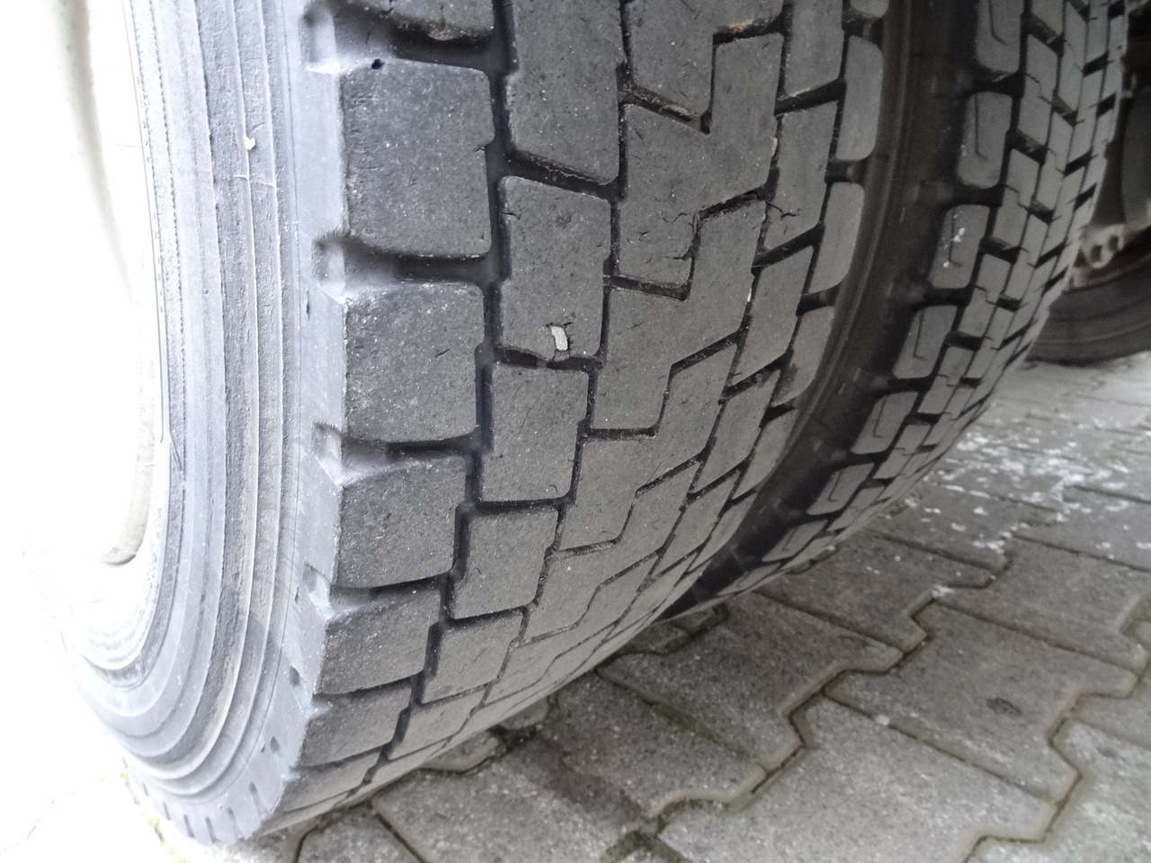 Iveco EuroCargo 120E25 Fassi F38 - Xe tải thùng lửng/ Phẳng, Xe cẩu tự hành: hình 2 Iveco EuroCargo 120E25 Fassi F38 - Xe tải thùng lửng/ Phẳng, Xe cẩu tự hành: hình 2