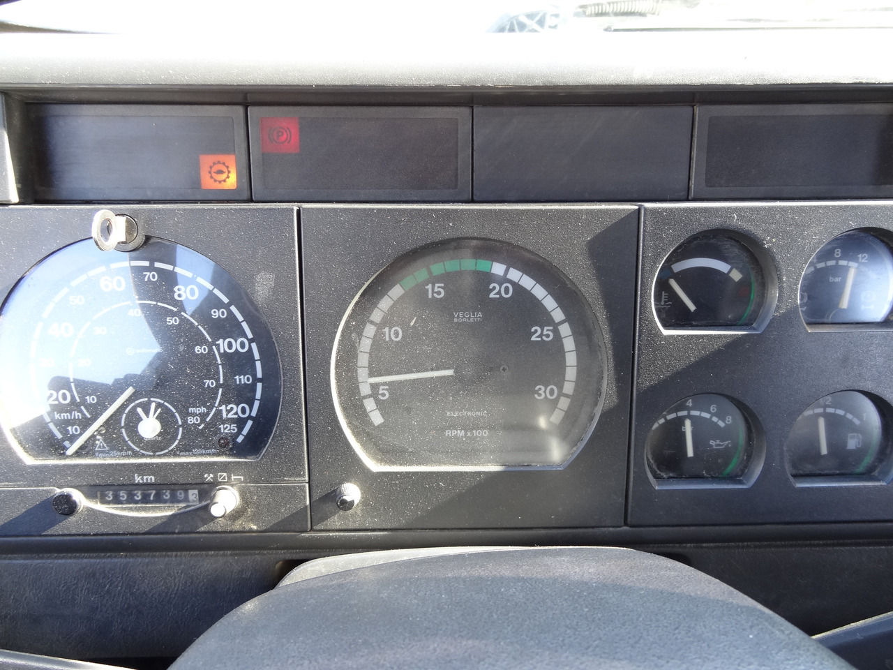 Iveco EuroTrakker 260E31 6X4 Palfinger 36002 - Xe cẩu tự hành, Xe tải thùng lửng/ Phẳng: hình 2 Iveco EuroTrakker 260E31 6X4 Palfinger 36002 - Xe cẩu tự hành, Xe tải thùng lửng/ Phẳng: hình 2