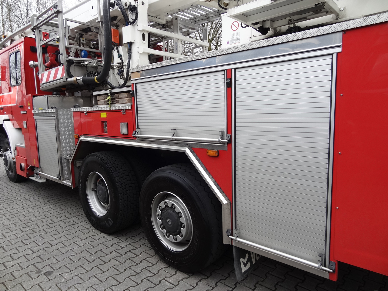 MAN FE 410 6X6 Feuerwehr Vema Lift 32 Meter - Nền bục trên không gắn trên xe tải: hình 5 MAN FE 410 6X6 Feuerwehr Vema Lift 32 Meter - Nền bục trên không gắn trên xe tải: hình 5