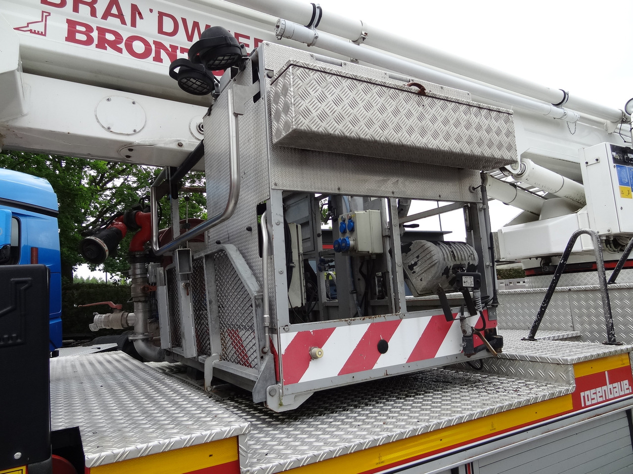 MAN L2000 18.284 Feuerwehr Bronto Skylift 27 Meter - Nền bục trên không gắn trên xe tải: hình 3 MAN L2000 18.284 Feuerwehr Bronto Skylift 27 Meter - Nền bục trên không gắn trên xe tải: hình 3