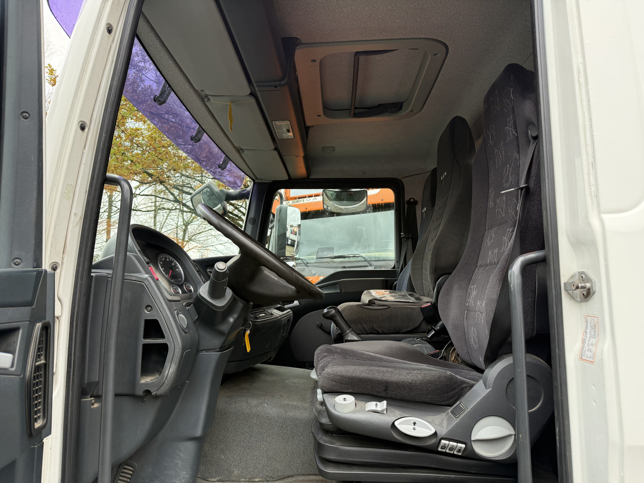 MAN TGM 12.240 Palfinger 11001 bis 19 Meter - Xe tải thùng lửng/ Phẳng, Xe cẩu tự hành: hình 4 MAN TGM 12.240 Palfinger 11001 bis 19 Meter - Xe tải thùng lửng/ Phẳng, Xe cẩu tự hành: hình 4