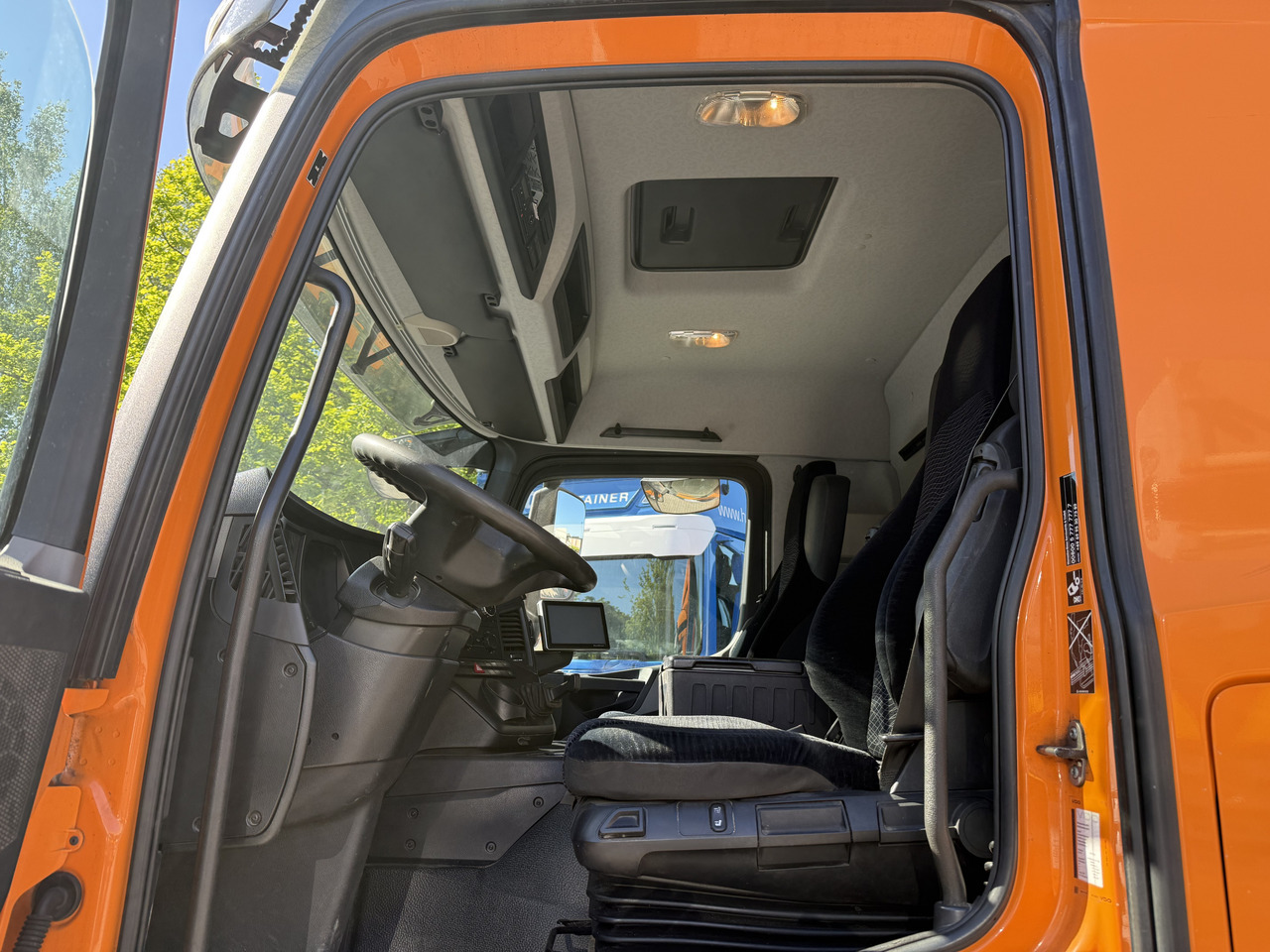 Mercedes-Benz Actros 1827 Kran Palfinger PK 9002 - Xe cẩu tự hành, Xe tải thùng mui bạt: hình 4 Mercedes-Benz Actros 1827 Kran Palfinger PK 9002 - Xe cẩu tự hành, Xe tải thùng mui bạt: hình 4