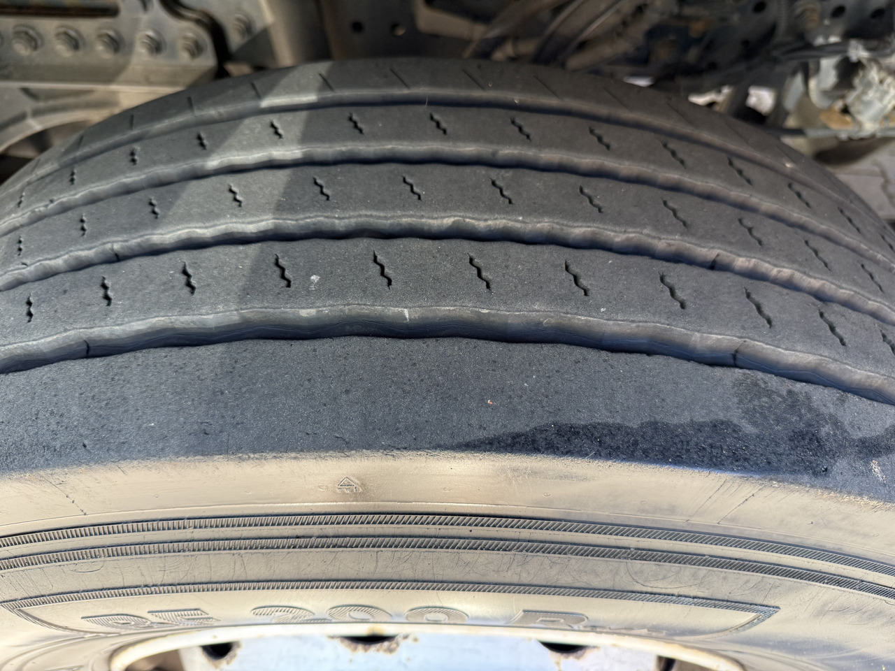 Mercedes-Benz Actros 1827 Kran Palfinger PK 9002 - Xe tải thùng mui bạt, Xe cẩu tự hành: hình 2 Mercedes-Benz Actros 1827 Kran Palfinger PK 9002 - Xe tải thùng mui bạt, Xe cẩu tự hành: hình 2