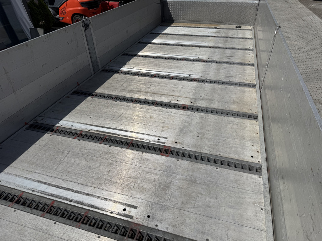 Mercedes-Benz Actros 2545 6X2 HIAB 166 bis 19 Meter - Xe tải thùng lửng/ Phẳng, Xe cẩu tự hành: hình 4 Mercedes-Benz Actros 2545 6X2 HIAB 166 bis 19 Meter - Xe tải thùng lửng/ Phẳng, Xe cẩu tự hành: hình 4