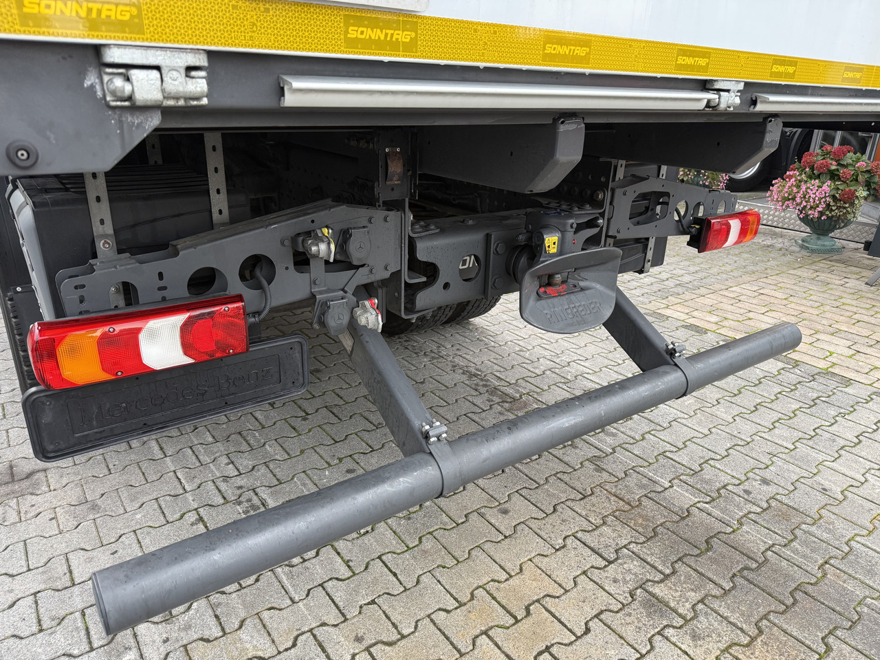 Mercedes-Benz Arocs 1827 AK 4X4 Ex- - Xe tải thùng lửng/ Phẳng: hình 4 Mercedes-Benz Arocs 1827 AK 4X4 Ex- - Xe tải thùng lửng/ Phẳng: hình 4