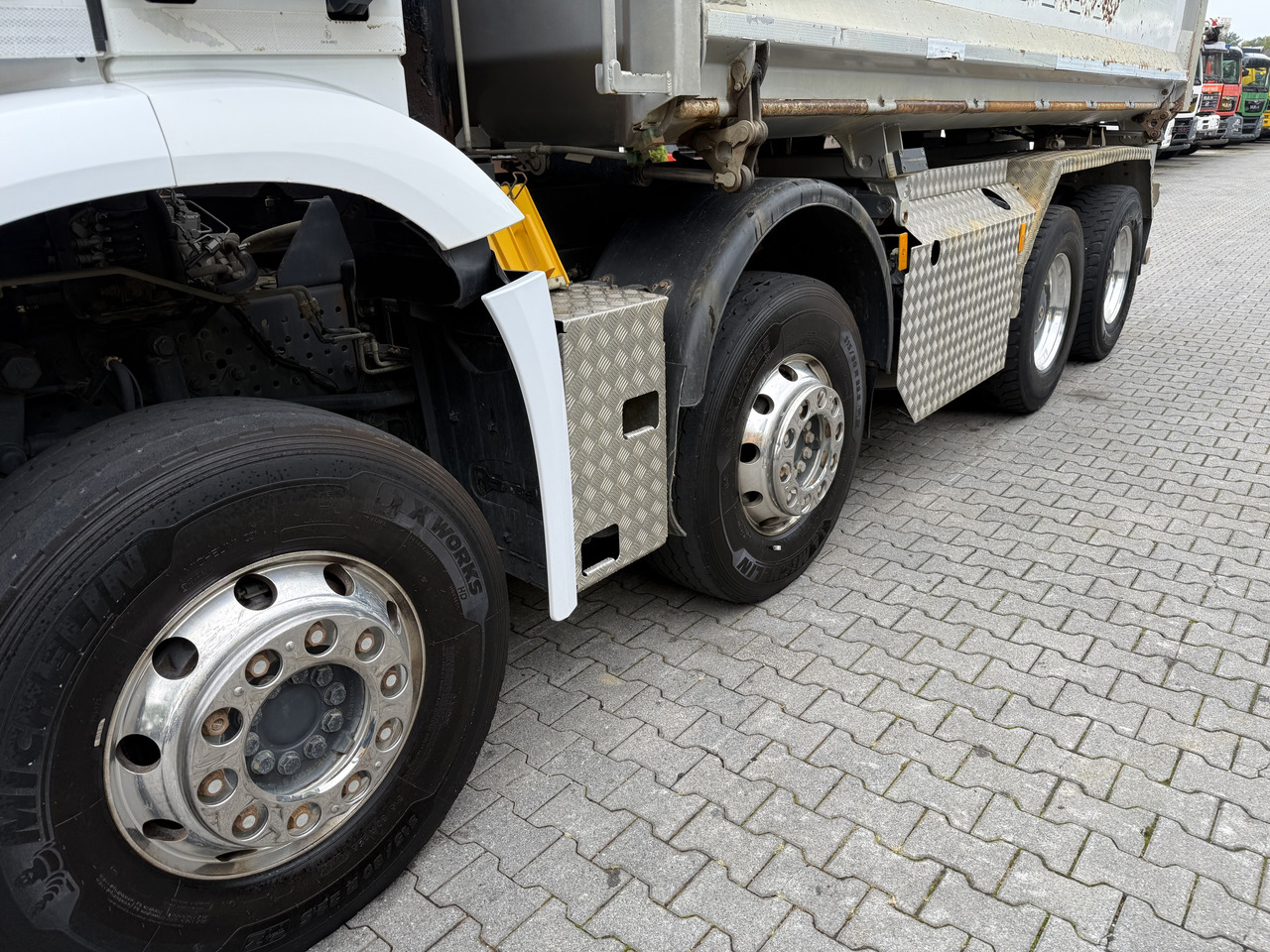 Mercedes-Benz Arocs 3245 K 8X4 - Xe ben: hình 4 Mercedes-Benz Arocs 3245 K 8X4 - Xe ben: hình 4