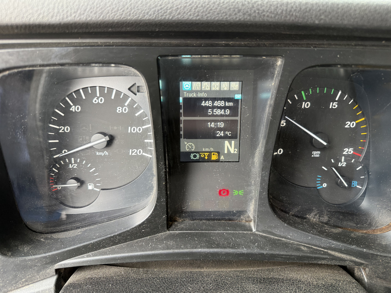 Mercedes-Benz Arocs 3251 8X4 Haken mit Kran HMF 2620 K5 - Xe tải nâng móc, Xe cẩu tự hành: hình 5 Mercedes-Benz Arocs 3251 8X4 Haken mit Kran HMF 2620 K5 - Xe tải nâng móc, Xe cẩu tự hành: hình 5