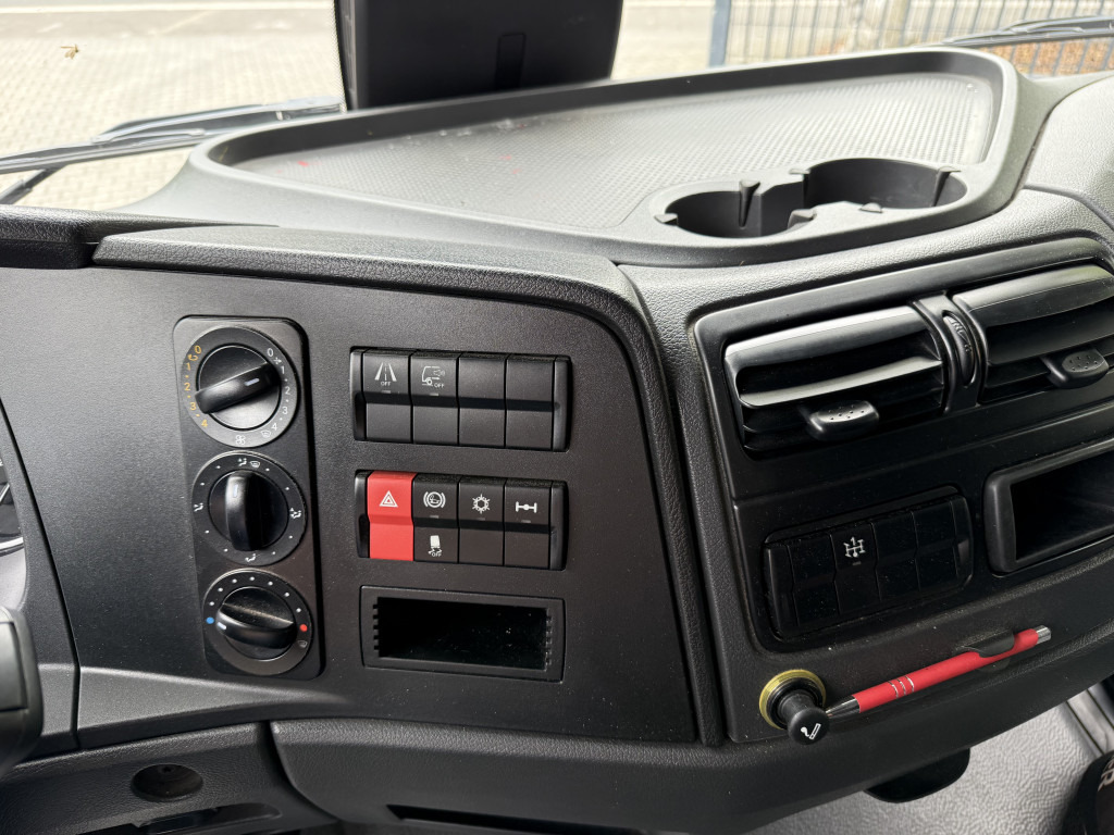 Mercedes-Benz Atego 821 Kran Palfinger PK4200 - Xe tải thùng lửng/ Phẳng, Xe cẩu tự hành: hình 4 Mercedes-Benz Atego 821 Kran Palfinger PK4200 - Xe tải thùng lửng/ Phẳng, Xe cẩu tự hành: hình 4