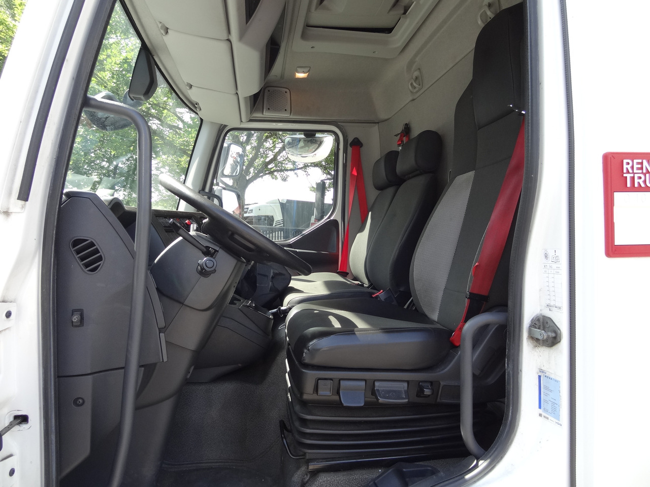 Renault D10.210 7m Koffer - Xe tải hộp: hình 4 Renault D10.210 7m Koffer - Xe tải hộp: hình 4