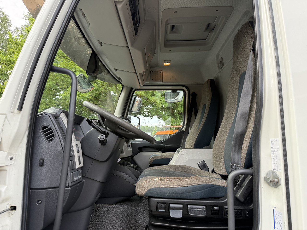 Volvo FL250.18 Carrier Supra 850Mt - Xe tải đông lạnh: hình 5 Volvo FL250.18 Carrier Supra 850Mt - Xe tải đông lạnh: hình 5