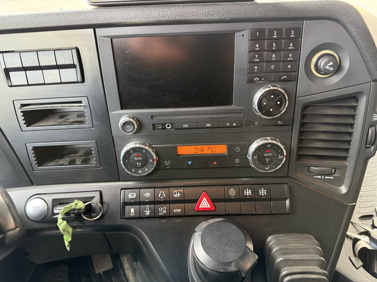 Mercedes-Benz Arocs 2653 6X4 Kran Kesla 2124L - Xe đầu kéo: hình 2 Mercedes-Benz Arocs 2653 6X4 Kran Kesla 2124L - Xe đầu kéo: hình 2
