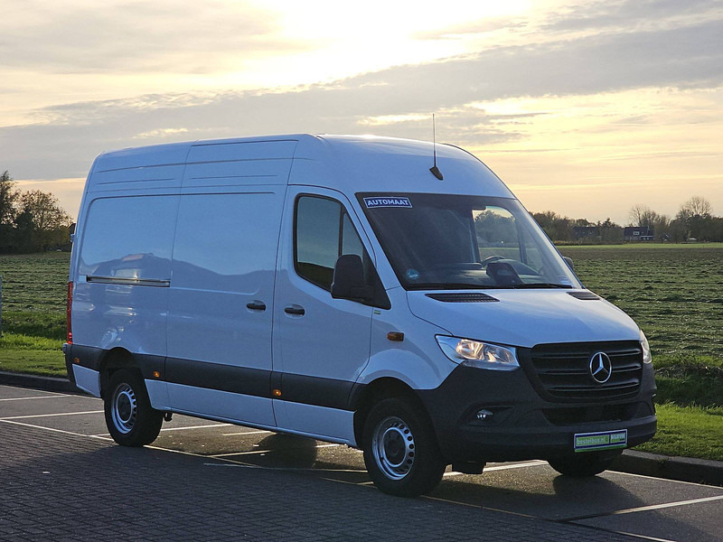 Mercedes-Benz Sprinter 317 L2H2 RWD Mbux10 - Xe van chở hàng: hình 5 Mercedes-Benz Sprinter 317 L2H2 RWD Mbux10 - Xe van chở hàng: hình 5