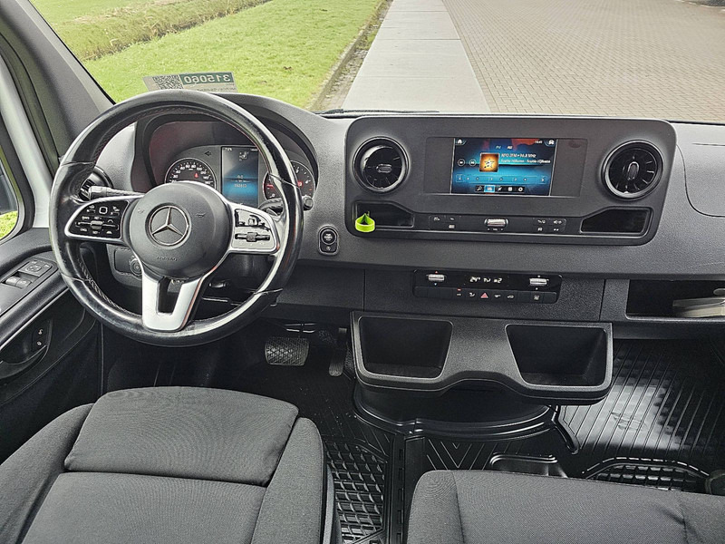 Interior photo 1: Xe van chở hàng Mercedes-Benz Sprinter 319 3.0Ltr V6 3.5T-AHG!