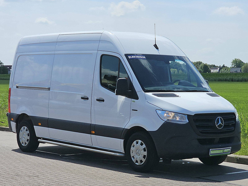 Mercedes-Benz eSprinter L2H2 35 KWH - Xe van chở hàng, Xe van điện: hình 5 Mercedes-Benz eSprinter L2H2 35 KWH - Xe van chở hàng, Xe van điện: hình 5