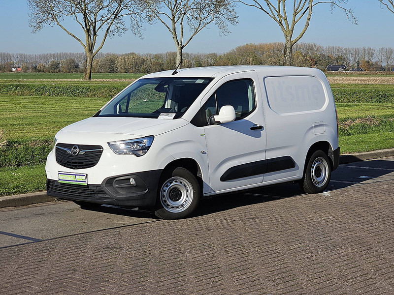 Opel Combo 1.6 D - Xe tải nhỏ thùng kín: hình 2 Opel Combo 1.6 D - Xe tải nhỏ thùng kín: hình 2