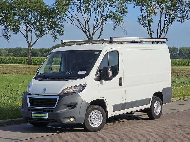 Peugeot Boxer 2.0 - Xe van nhỏ gọn: hình 2 Peugeot Boxer 2.0 - Xe van nhỏ gọn: hình 2