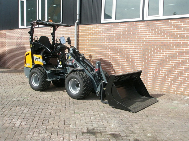 Giant G2500 - Máy xúc lật mini bánh xích: hình 3 Giant G2500 - Máy xúc lật mini bánh xích: hình 3