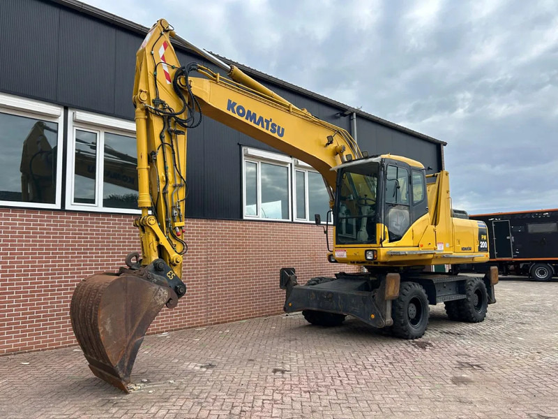 Komatsu PW200 - Máy xúc bánh lốp: hình 1 Komatsu PW200 - Máy xúc bánh lốp: hình 1