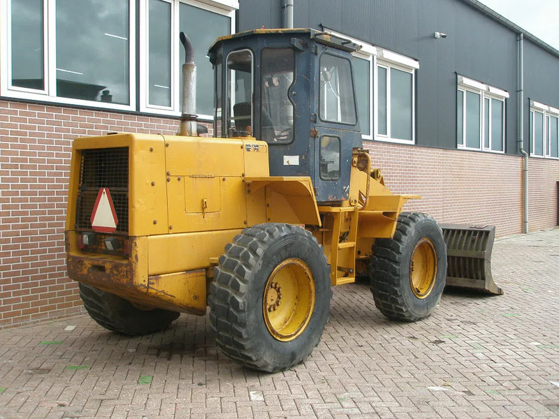 Komatsu W40-2 - Máy xúc lật bánh lốp: hình 3 Komatsu W40-2 - Máy xúc lật bánh lốp: hình 3