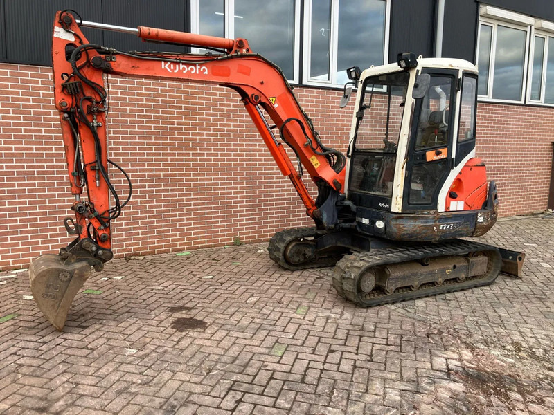 Kubota KX121-3a - Máy xúc mini: hình 1 Kubota KX121-3a - Máy xúc mini: hình 1