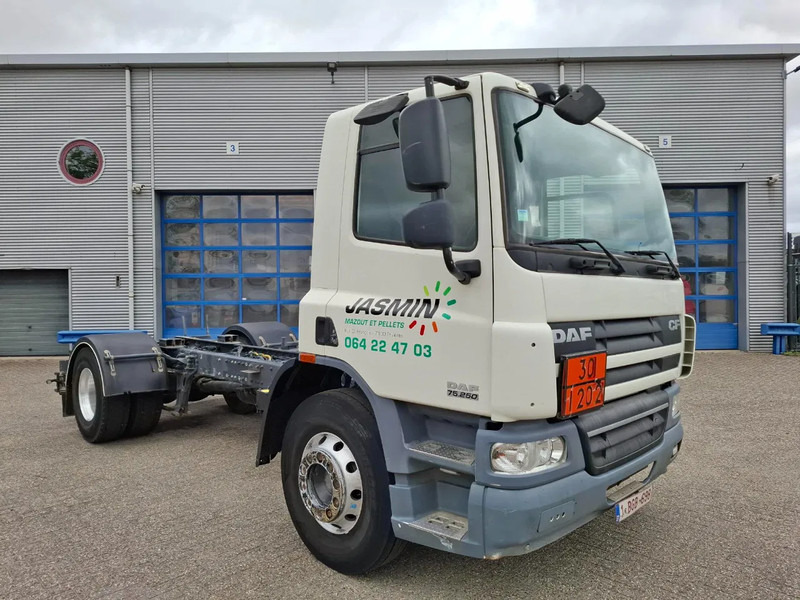 DAF CF75-250 / ADR / ONLY:320740 KM / PTO / INLINER / ALCOA / GOOD CONDITION / MANUAL / EURO-5 / 2011 - Xe tải khung gầm: hình 2 DAF CF75-250 / ADR / ONLY:320740 KM / PTO / INLINER / ALCOA / GOOD CONDITION / MANUAL / EURO-5 / 2011 - Xe tải khung gầm: hình 2