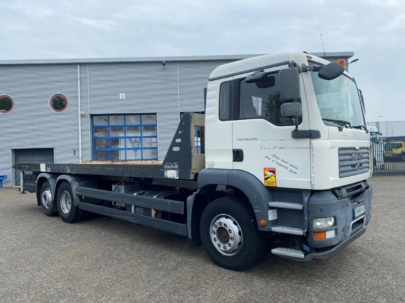 MAN TGA26.320 / SLIDING PLATEAU / WINCH / LIFT AXLE / MACHINE CARRIER / MANUAL / EURO-4 / 2007 - Xe tải thùng lửng/ Phẳng: hình 4 MAN TGA26.320 / SLIDING PLATEAU / WINCH / LIFT AXLE / MACHINE CARRIER / MANUAL / EURO-4 / 2007 - Xe tải thùng lửng/ Phẳng: hình 4
