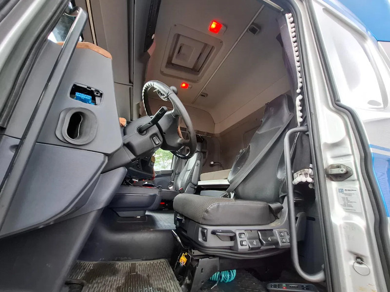 Cho thuê Scania R580 V8 / RETARDER / LIFT+LENKACHSE / FULL-AIR / PLATFORM 2000 KG / LEATHER / AIRCO / AUTOMATIC / EURO-6 / 2014 Scania R580 V8 / RETARDER / LIFT+LENKACHSE / FULL-AIR / PLATFORM 2000 KG / LEATHER / AIRCO / AUTOMATIC / EURO-6 / 2014: hình 15 Cho thuê Scania R580 V8 / RETARDER / LIFT+LENKACHSE / FULL-AIR / PLATFORM 2000 KG / LEATHER / AIRCO / AUTOMATIC / EURO-6 / 2014 Scania R580 V8 / RETARDER / LIFT+LENKACHSE / FULL-AIR / PLATFORM 2000 KG / LEATHER / AIRCO / AUTOMATIC / EURO-6 / 2014: hình 15