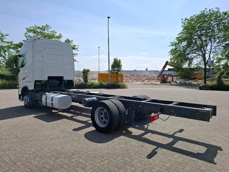 Volvo FH4-420 / PTO / DOUBLE TANK / I-PARKCOOL / VEB+ / LWDS / TUV:10-07-2025 / AUTOMATIC / EURO-6 / 2016 - Xe tải khung gầm: hình 3 Volvo FH4-420 / PTO / DOUBLE TANK / I-PARKCOOL / VEB+ / LWDS / TUV:10-07-2025 / AUTOMATIC / EURO-6 / 2016 - Xe tải khung gầm: hình 3