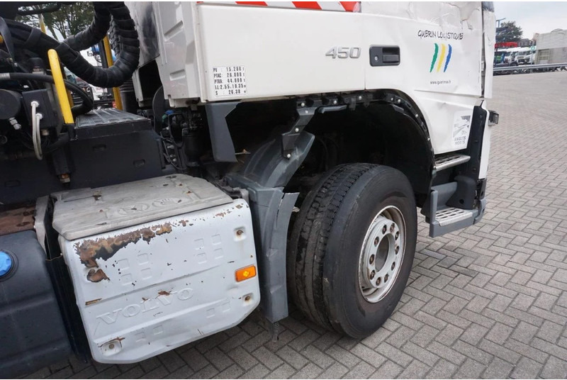 Interior photo 1: Cho thuê Volvo FM11-450 / ENGINE RUNNING / PALFINGER-0170L75 / LIFT+LENKACHSE / VEB / EURO-6 / 2015 Volvo FM11-450 / ENGINE RUNNING / PALFINGER-0170L75 / LIFT+LENKACHSE / VEB / EURO-6 / 2015