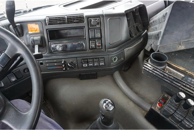 Xe tải chở thùng nhỏ Volvo FM12-420 / ENGINE RUNNING / 4X4 / HYDRAULICS / BIG AXLE / ONLY:510426 KM / FULL STEEL / EURO-3 / 2001: hình 19