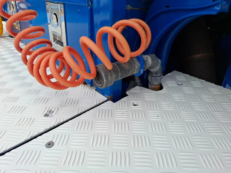 Xe đầu kéo Scania R560 V8 / BOOGIE / HYDRAULICS / FULL-AIR / AUTOMATIC / EURO-5 / 2012: hình 12 Xe đầu kéo Scania R560 V8 / BOOGIE / HYDRAULICS / FULL-AIR / AUTOMATIC / EURO-5 / 2012: hình 12