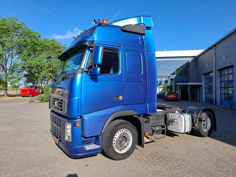 Volvo FH13-400 / HYDRAULICS / NL TRUCK / TUV:14-09-2025 / GLOBETROTTER / FRIGDE / AIRCO / AUTOMATIC / EURO-5 / 2006 - Xe đầu kéo: hình 1 Volvo FH13-400 / HYDRAULICS / NL TRUCK / TUV:14-09-2025 / GLOBETROTTER / FRIGDE / AIRCO / AUTOMATIC / EURO-5 / 2006 - Xe đầu kéo: hình 1