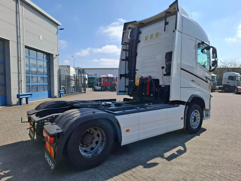 Volvo FH4-460 / VEB+ / DOUBLE TANK / FRIDGE / AUTOMATIC / EURO-6 / 2018 - Xe đầu kéo: hình 5 Volvo FH4-460 / VEB+ / DOUBLE TANK / FRIDGE / AUTOMATIC / EURO-6 / 2018 - Xe đầu kéo: hình 5