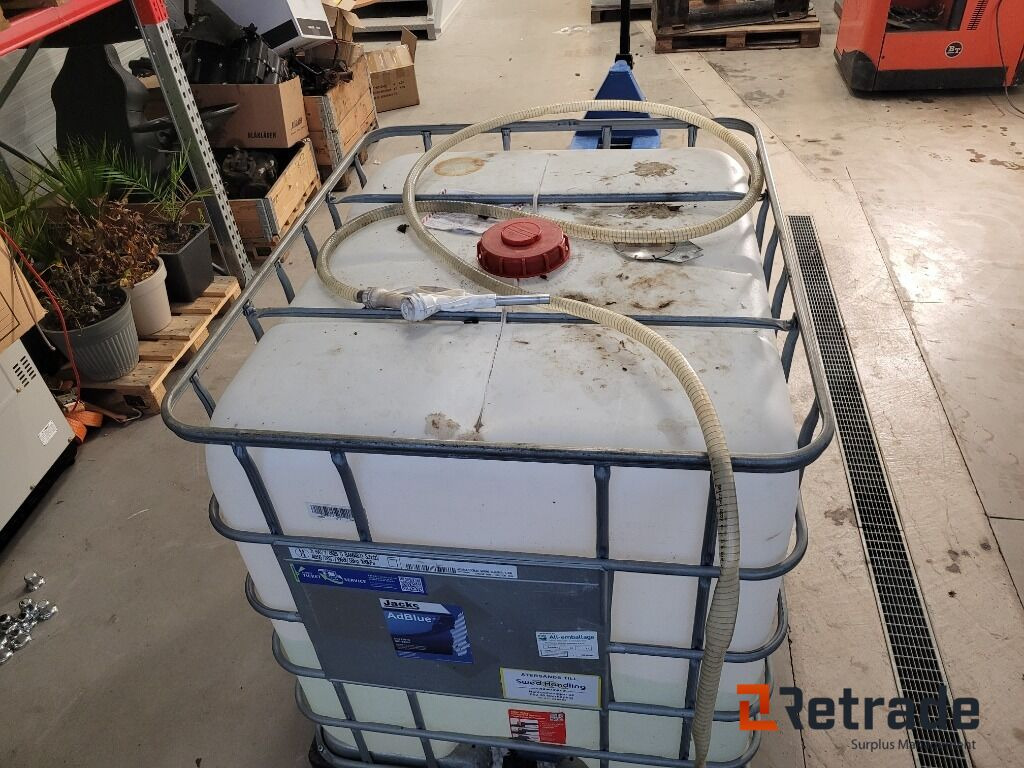 AdBlue 500 Liter IBC - Bình AdBlue cho Máy móc xây dựng: hình 2 AdBlue 500 Liter IBC - Bình AdBlue cho Máy móc xây dựng: hình 2