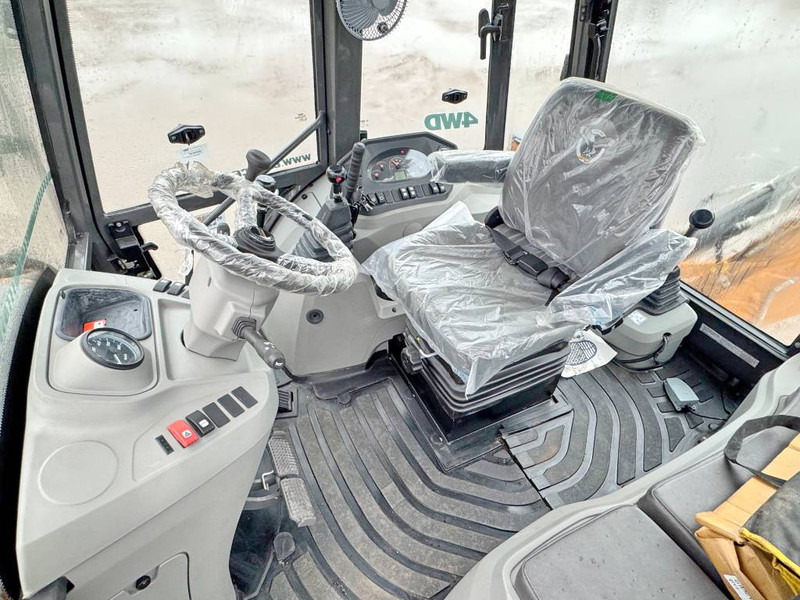 Case 770EX 4WD - New / Unused / Hammer Lines - Máy xúc trước múc sau: hình 5 Case 770EX 4WD - New / Unused / Hammer Lines - Máy xúc trước múc sau: hình 5