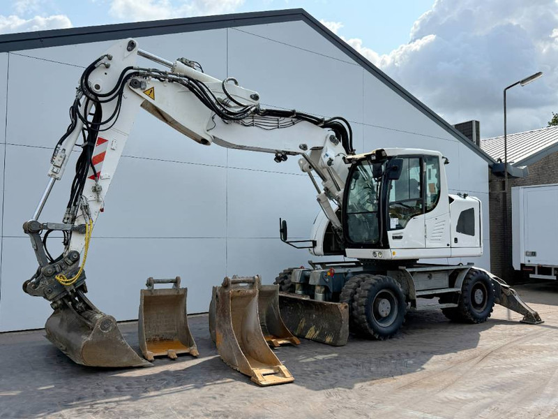 Liebherr A918 Compact - 4 Buckets / Triple Boom / Auto Lube - Máy xúc bánh lốp: hình 3 Liebherr A918 Compact - 4 Buckets / Triple Boom / Auto Lube - Máy xúc bánh lốp: hình 3