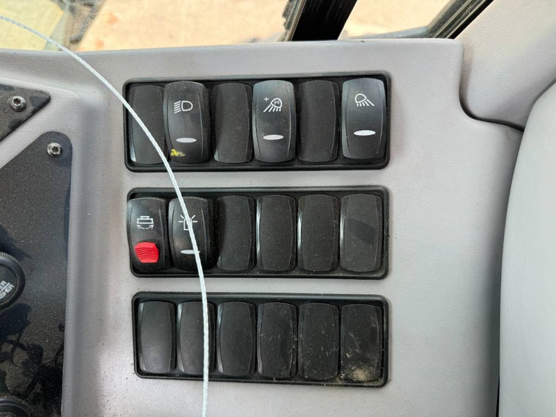 Máy san Volvo G970 - 3 Tine Ripper / EPA Certified: hình 18 Máy san Volvo G970 - 3 Tine Ripper / EPA Certified: hình 18